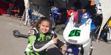Ariana Correa Superbike y el número "26" de su papá.