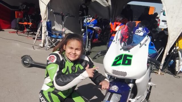 Ariana Correa Superbike y el número "26" de su papá.