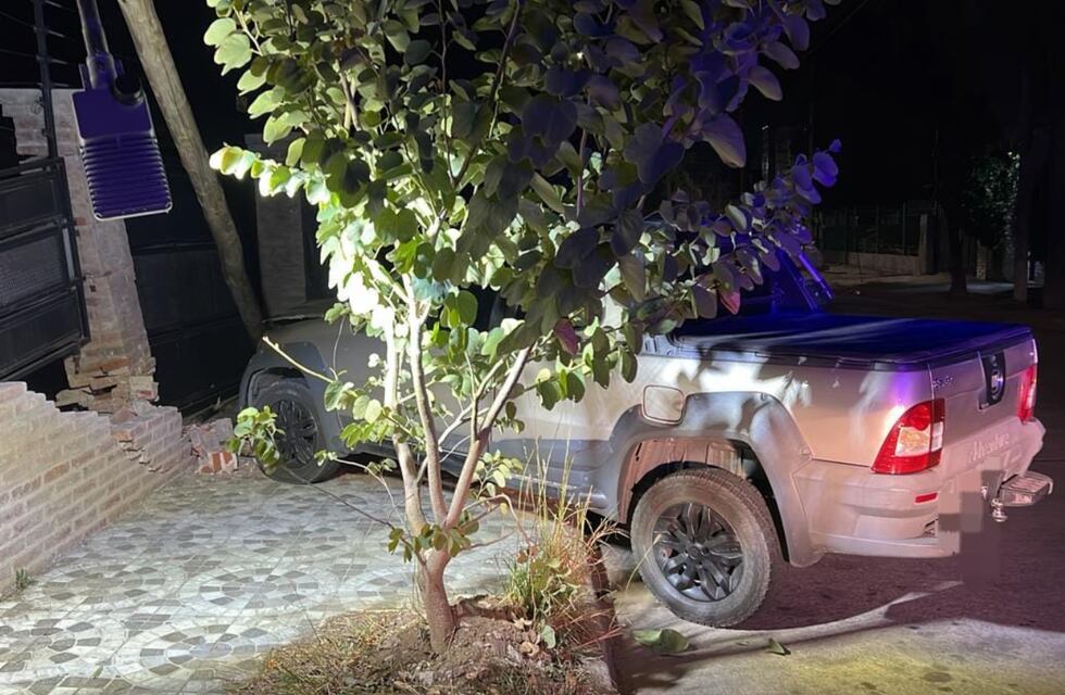 Un hombre de 73 años perdió el control de su camioneta y chocó contra una casa en Córdoba