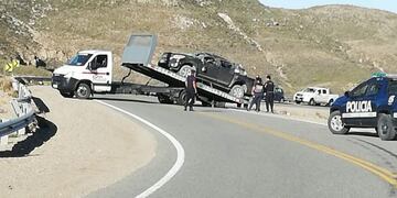 La familia volcó en la ruta 40 camino a Bardas Blancas y los primeros en auxiliarlos fueron viajeros.