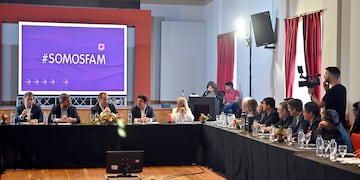 Lammens y Bordet en Gualeguaychú, junto a intendentes