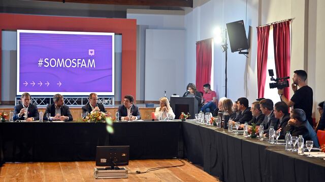 Lammens y Bordet en Gualeguaychú, junto a intendentes