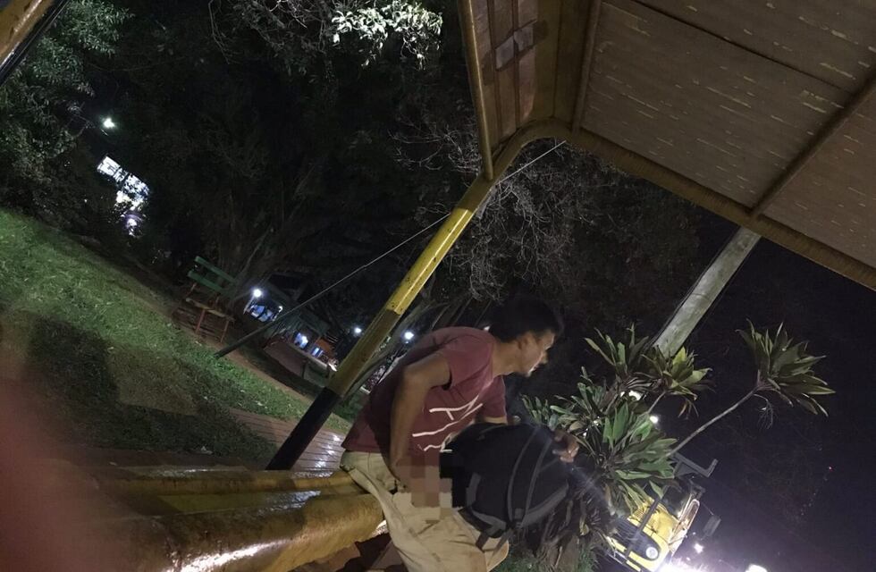 Alerta en Eldorado por un hombre que exhibe sus partes intimas en la vía pública