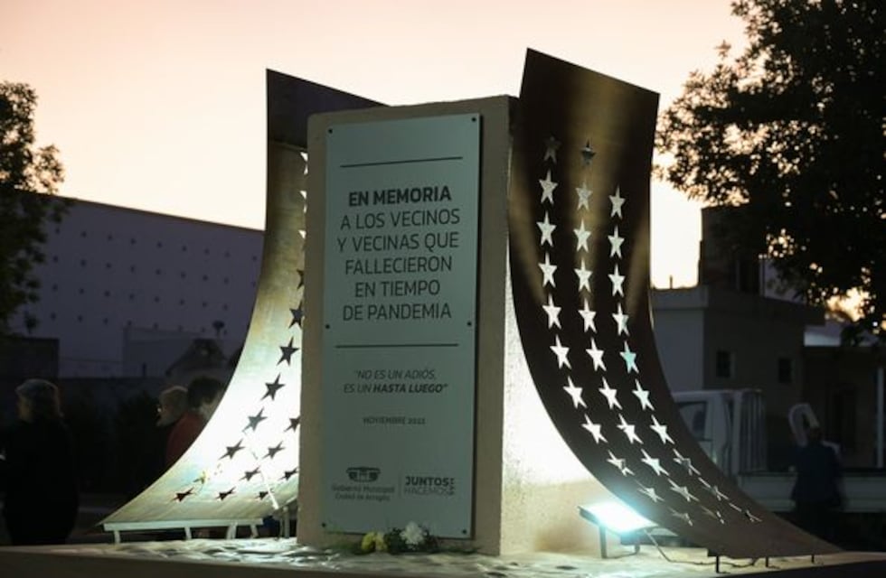 Quedó inaugurado el monumento en Memoria de los fallecidos por Covid en Arroyito