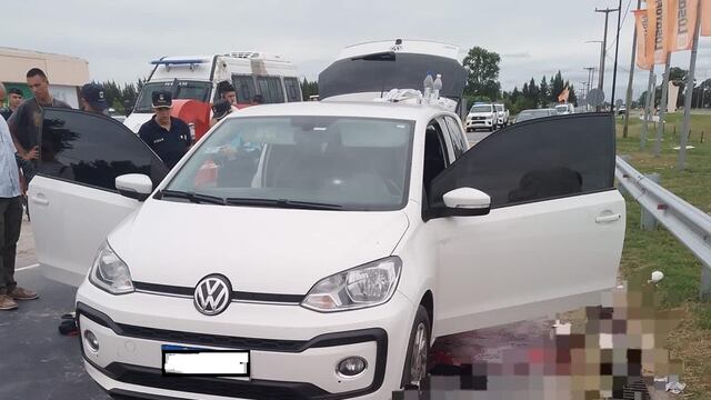 El auto en que escapaban los delincuentes