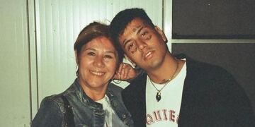 El video viral de Duki discutiendo con su mamá en pleno stream de Coscu