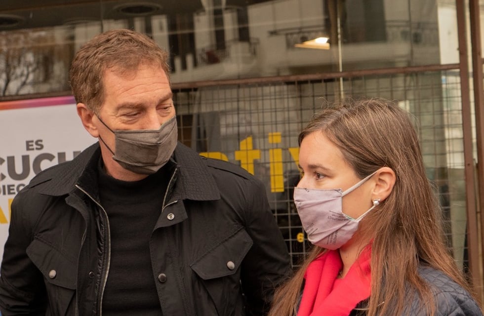 “Estamos como siempre caminando la calle, puerta a puerta, hablando con el vecino”