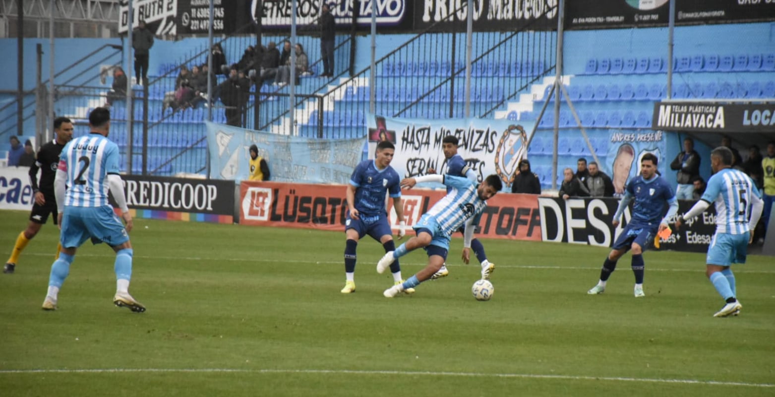 Después de tres fechas sin perder, Gimnasia y Esgrima de Jujuy resignó su condición de invicto este domingo ante Temperley. Aún así permanece en lo alto de la tabla de posiciones de la Primera Nacional Zona B.