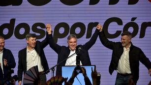 Festejos en el búnker de Hacemos Unidos por Córdoba. (Facundo Luque / La Voz)