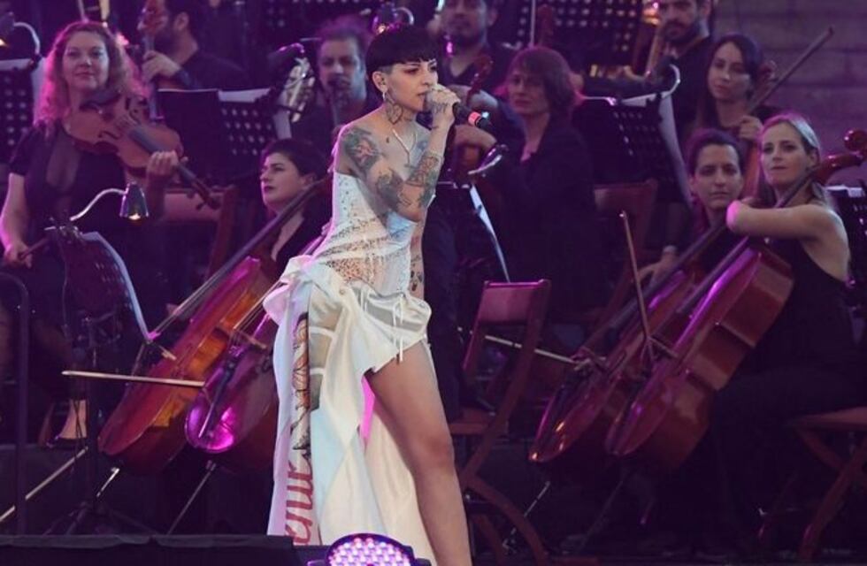 Cazzu interpretó “Alfonsina Y El Mar” junto a Lito Vitale en “UBA 200 en concierto”