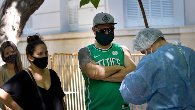 Plan de testeos gratis
Testeo para detectar el Covid 19, en la Peatonal Sarmiento.
Foto: Orlando Pelichotti