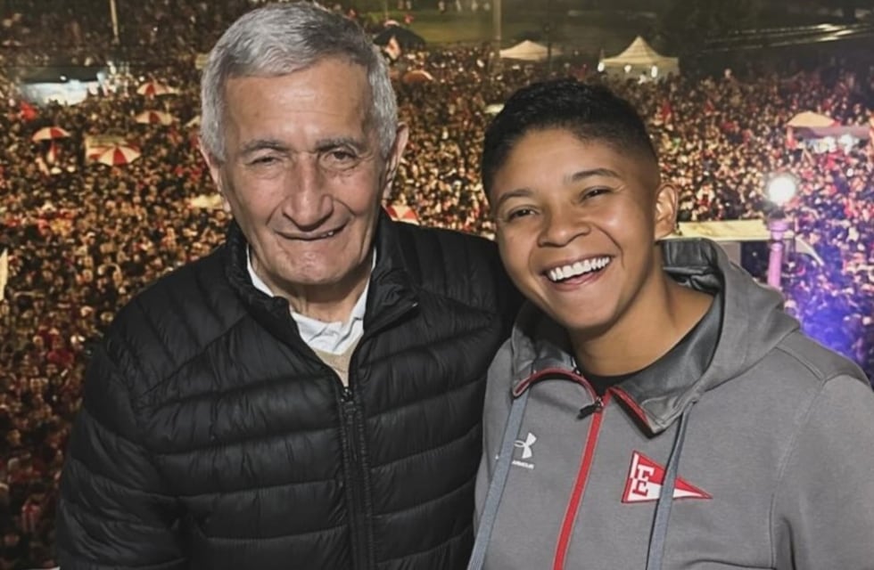 Juan “la Bruja” Verón confirmó su relación con una futbolista 50 años menor que él y estalló la polémica