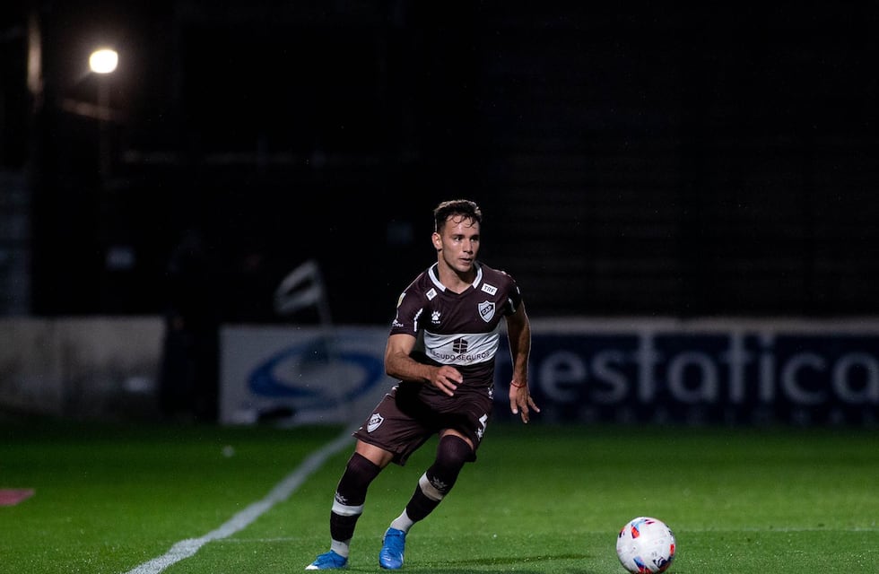 Augusto Schott no pudo iniciar la pretemporada con Platense ya que es positivo de Covid
