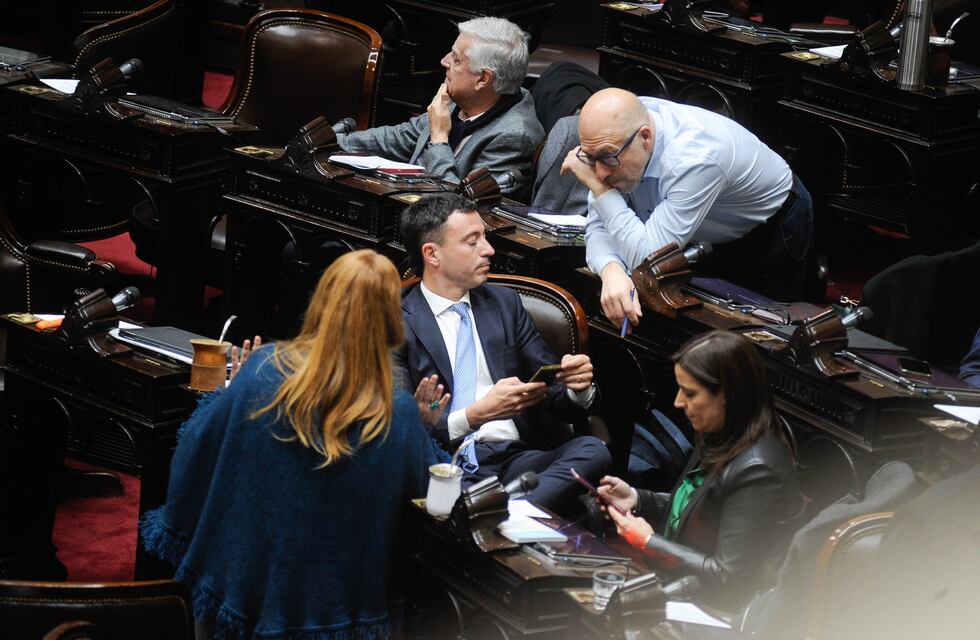 De Loredo logró una tregua en el bloque radical y abre el juego para evitar la ruptura