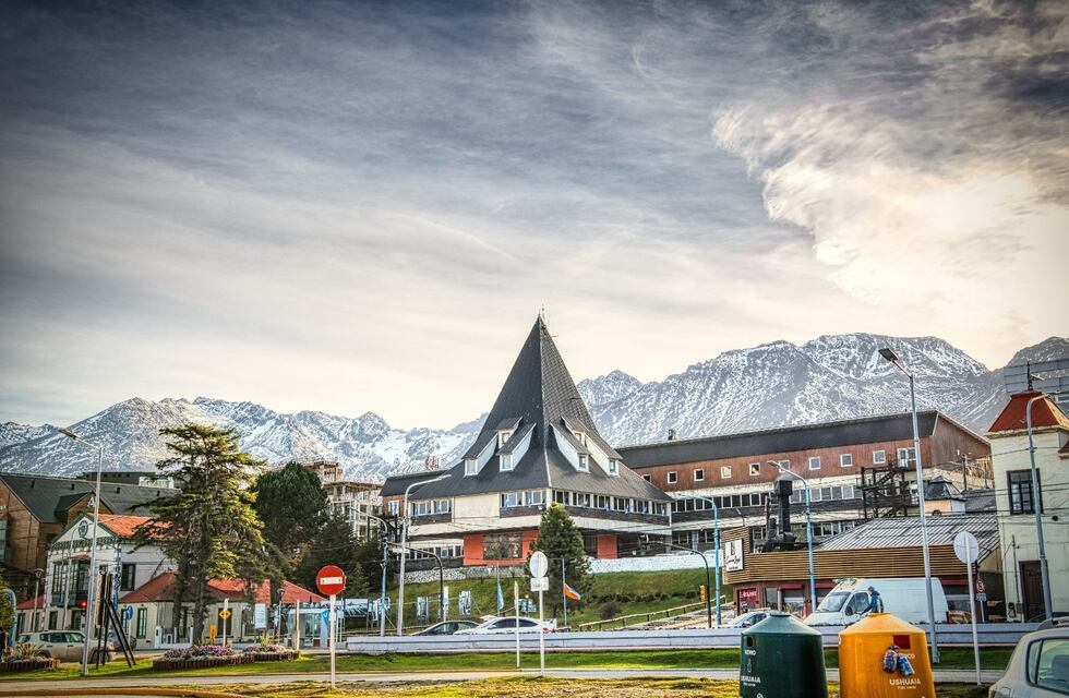 Tierra del Fuego AeIAS declara persona no grata al Canciller británico David Cameron