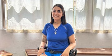 La silla de ruedas especializada apunta a mejorar movilidad, seguridad y autonomía en la vida cotidiana de Tania.