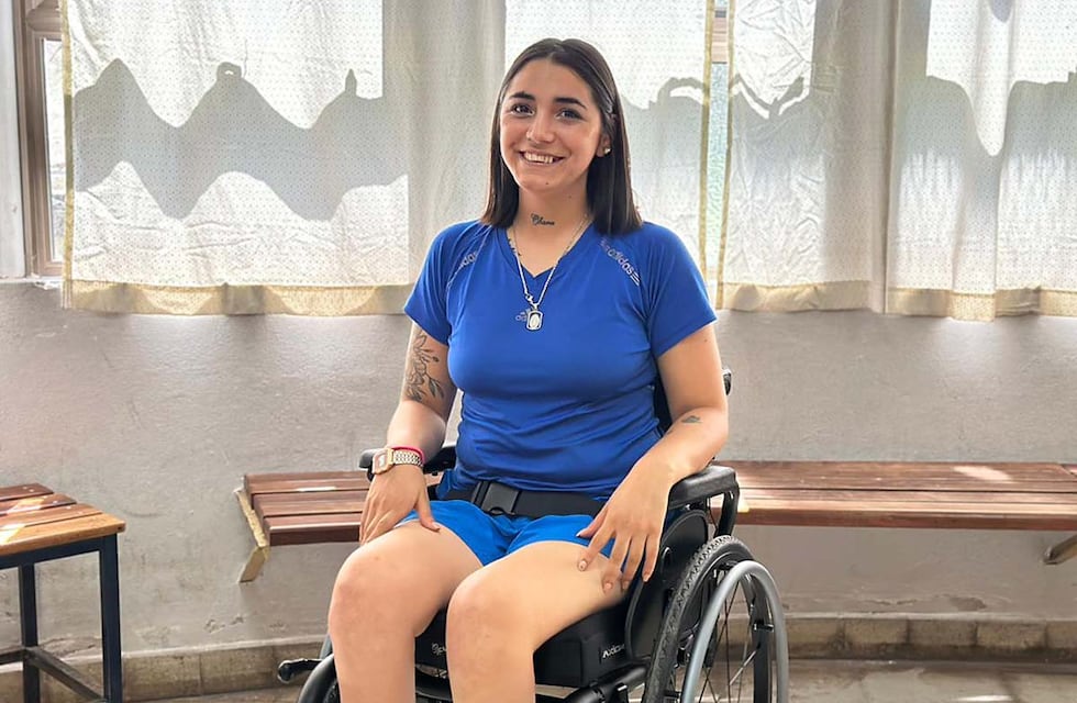 Con respaldo institucional, el Hospital Avellaneda entregó una silla adaptada para rehabilitación