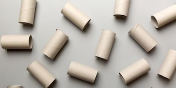 Cómo reciclar los rollos de papel en una mesa elegante