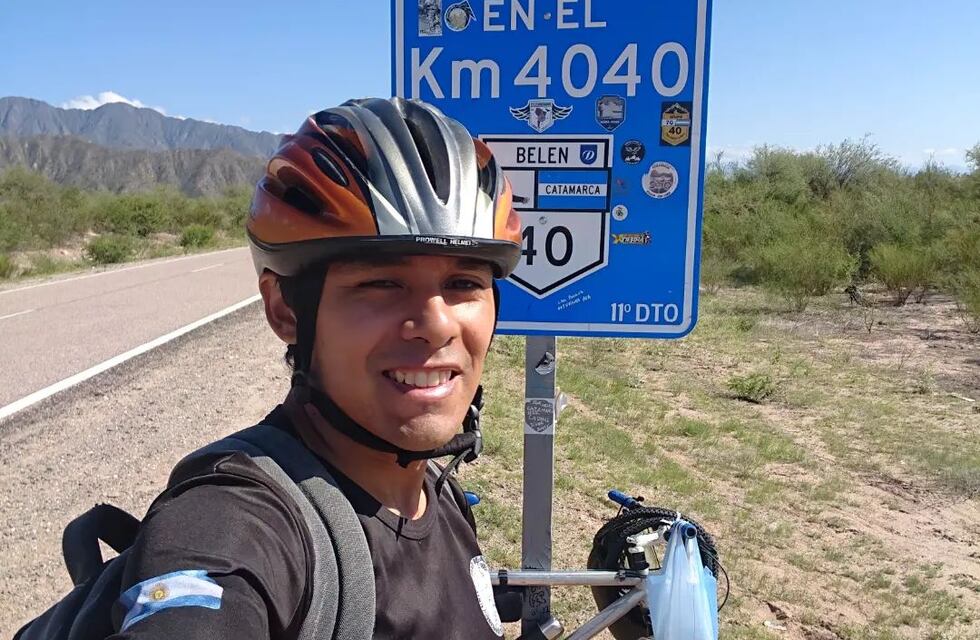 Es tucumano y recorre el país en bicicleta pero se la robaron en Mendoza