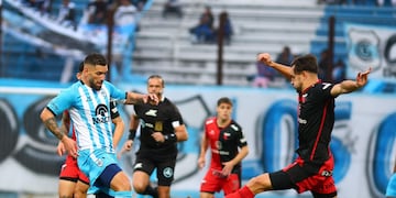 En sólo cuatro minutos -35’ y 39’ del primer tiempo- Gustavo Fernández hizo delirar a la tribuna jujeña, que recupera la esperanza.