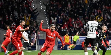 Atlético de Madrid había sido silbado por sus hinchas tras el 0-2 al entretiempo. Lo dieron vuelta sobre la hora y ganaron 3-2.