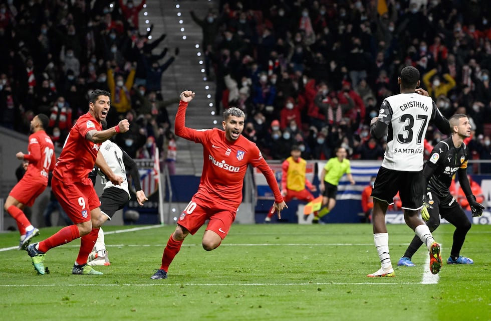 Atlético de Madrid del Cholo Simeone había sido silbado al descanso y lo dio vuelta sobre la hora