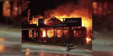 Un terrible incendio destruyó una famosa parrilla de Neuquén.