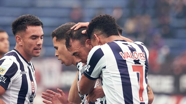 Los abrazos de Matías Catalán en el 1 a 0 de Talleres, con ley del ex ante San Lorenzo (La Voz).