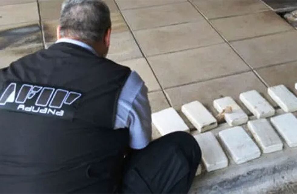 Un camionero fue detenido cuando intentaba cruzar de Entre Ríos a Uruguay con un cargamento de cocaína