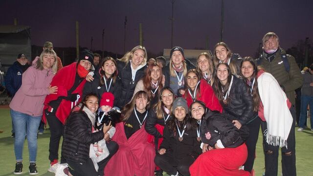 Las puntaltanses Martina Estévez y Marina Cappa campeonas en la Súper Liga de Hockey