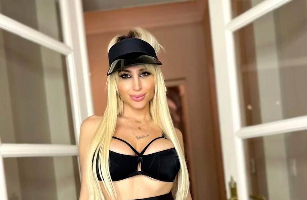 Vicky Xipolitakis compartió fotos desde la bañera y al natural, pero luego las eliminó de Instagram