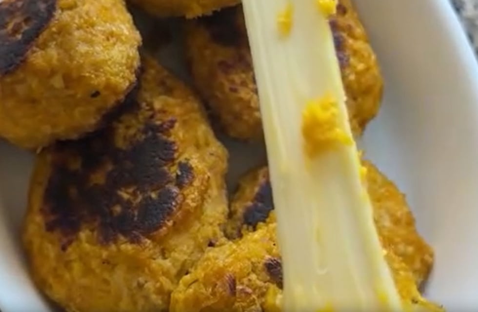 Exquisito, veloz y con tres ingredientes: croquetas de zapallo rellenas con queso