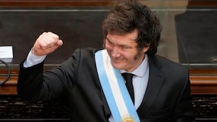 El presidente Javier Milei se dirige a los legisladores en la sesión de apertura legislativa en Buenos Aires, Argentina, el viernes 1 de marzo de 2024. El mandatario rechazó el viernes 15 de marzo que el Senado desechara parcialmente su megareforma para desregular la economía y dijo que planteará batalla en el trámite ante la Cámara de Diputados. (AP Foto/Natacha Pisarenko)