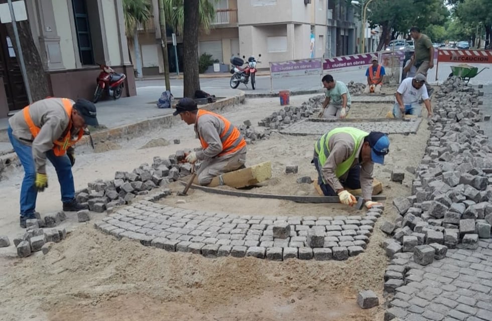 Terminar el readoquinado de las calles Belgrano y 9 de Julio tardará unas 6 semanas