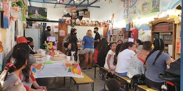 El merendero "Panza Caliente" reabrió sus puertas el pasado 29 de marzo. Asimismo, siempre continuó trabajando puertas adentro. (Foto: VíaCarlosPaz).