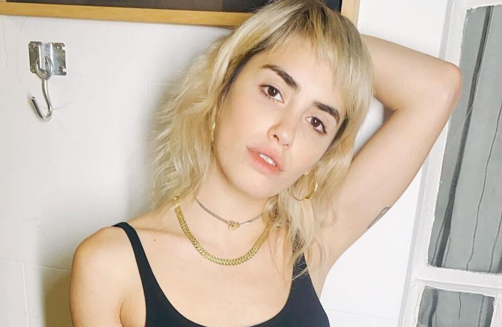 Lali Espósito lució un vestido color lima y recibió el año junto a Cande Vetrano