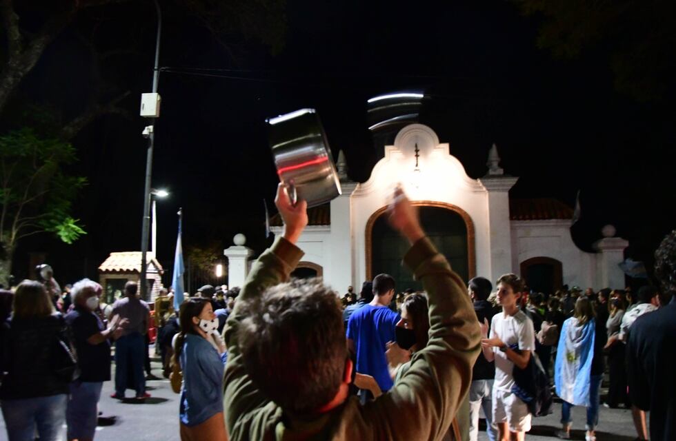 Cacerolazos en distintos puntos de la Ciudad de Buenos Aires y en Olivos tras los anuncios