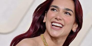 Dua Lipa lució un vestido muy escotado en la gala de la revista Time