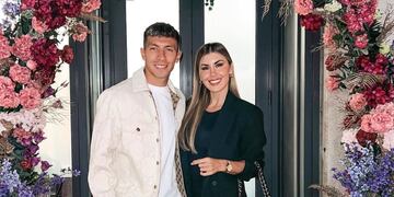 Muriel López Benítez posó desde Qatar y el jugador Lisandro Martínez no se contuvo en comentar el posteo.