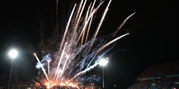 Incidentes y pirotecnia en el cierre del Belgrano - Talleres por la Copa de la Liga Profesional. (La Voz)