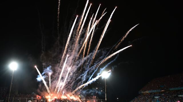 Incidentes y pirotecnia en el cierre del Belgrano - Talleres por la Copa de la Liga Profesional. (La Voz)