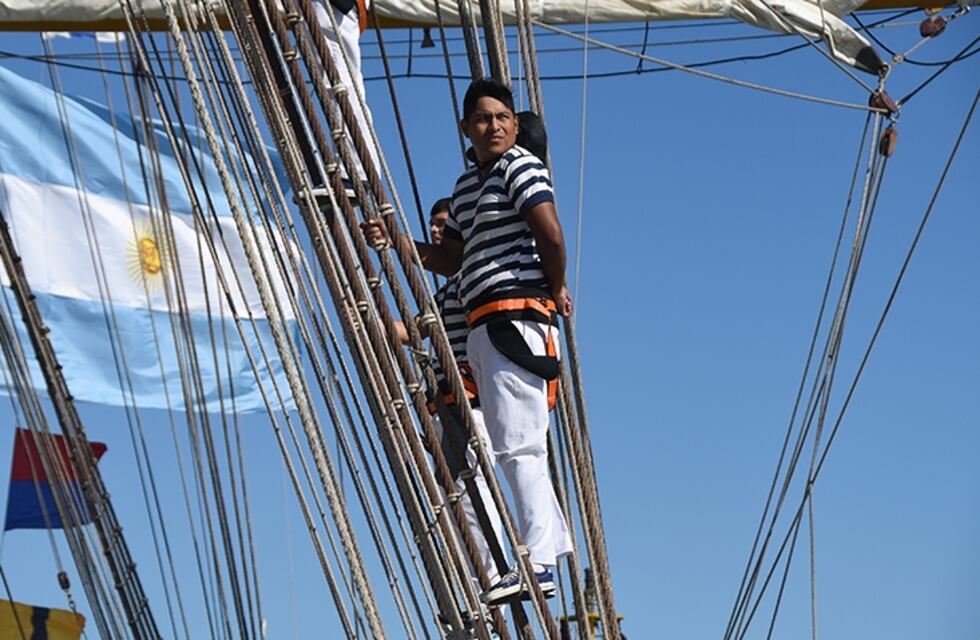 Marinero jujeño de la fragata “Libertad” recibió la mejor noticia en altamar