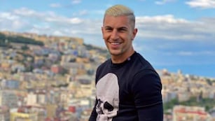 El ex ganador de Gran Hermano confirmó su romance con Agostina.