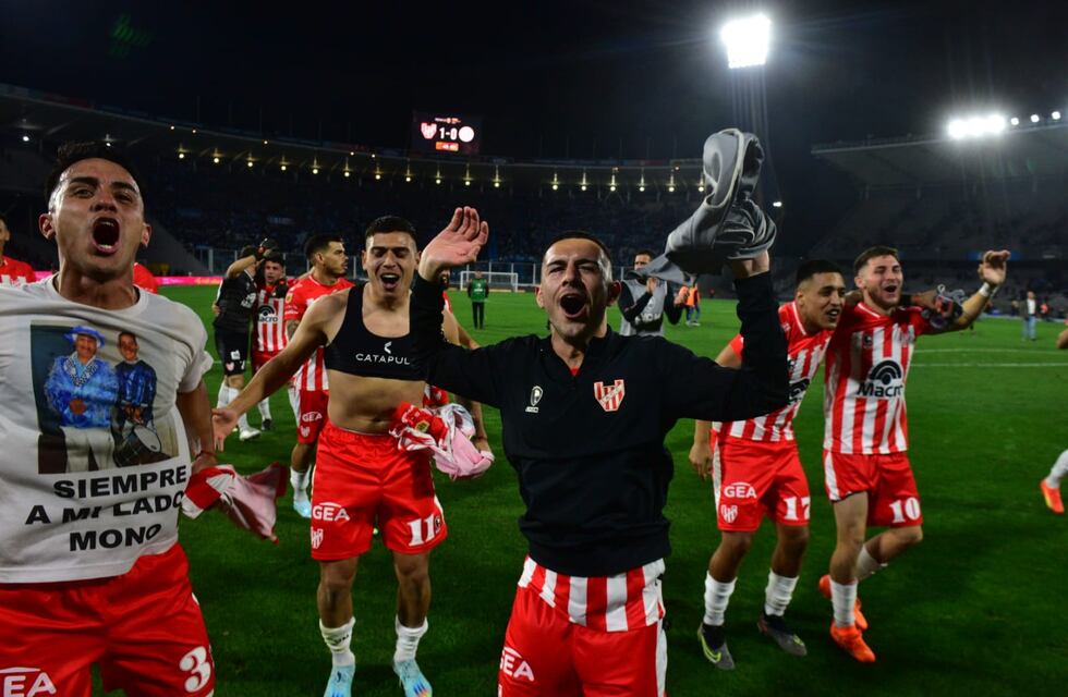 Fiesta albirroja en el Kempes: Instituto le ganó el clásico a Belgrano en un partidazo