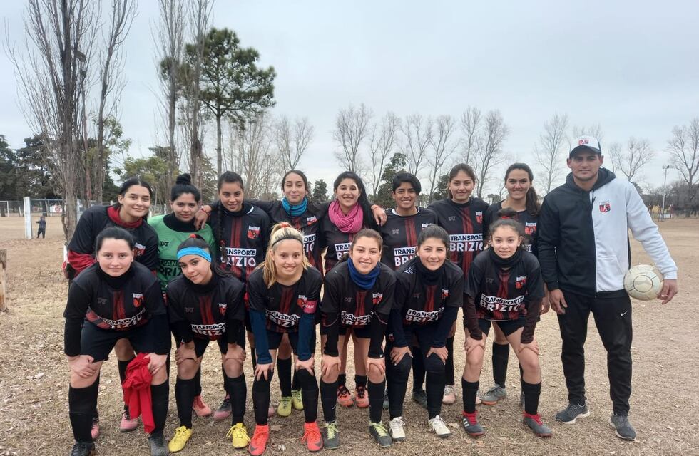 El equipo de fútbol femenino del Nicolás Batalla juega el torneo que organiza el Club Sportivo Belgrano