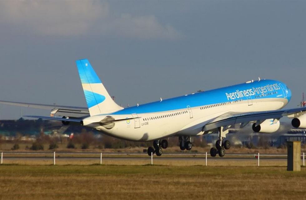 COVID-19: Aerolíneas Argentinas advirtió que algunos vuelos podrían demorarse o cancelarse