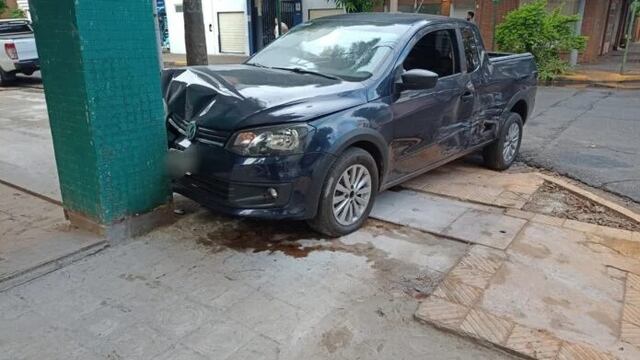 Siniestro vial en el microcentro de Posadas: una mujer resultó con lesiones.