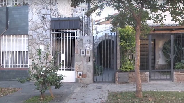 Una amiga de la mujer asesinada descubrió el cadáver en el barrio Sarmiento.