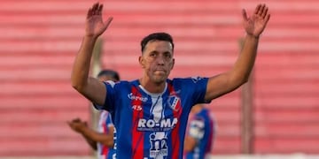 Agustín Trotta hará la pretemporada con Rosario Puerto Belgrano.
