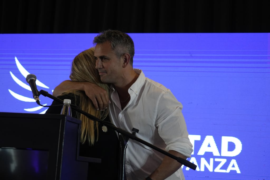 Martín Menem y Karina Milei en el Congreso de La Libertad Avanza en Mar del Plata (Foto: La Libertad Avanza)